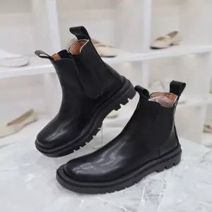 [블리아르]메이비 첼시 라운드 숏 앵클 부츠 5cm MDBL00014_GN