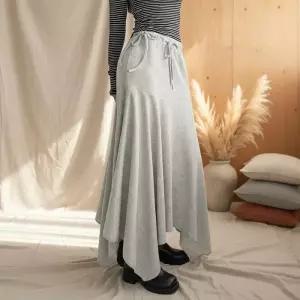 [옷자락]여성 봄 사선 리본 밴딩 언발 플레어 맥시 스커트