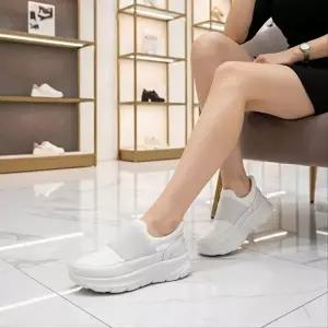 [셀러허브 1]미셸by탠디 TC01 여성 4CM 밴딩 슬립온 통굽 스니커즈 편한신발  X26049SB (48702432)