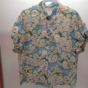 [셀러허브 1]Latium HC06 기장 좋은 벌룬 반팔 나염 카라 면남방 셔츠블라우스  T2623bl03Y (48728176)