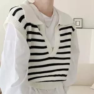 여성크롭니트조끼 카라포인트단가라니트조끼(화이트)