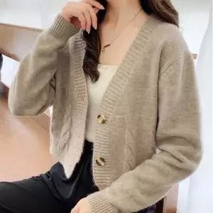여자 오피스 룩 사무실 간절기 가디건 브이넥 버튼