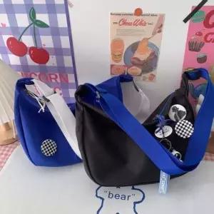 남녀 3컬러 귀여운 뱃지 포함 컬러풀 크로스백 숄더백