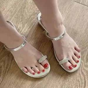 에나멜 슬리퍼 발가락 큐빅 포인트 장식 쪼리 하이힐 여성슬링백 여름구두 여자구두