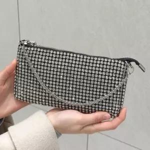 [패션] 스파클링 클러치백 체인스트랩 미니크로스백 모임룩