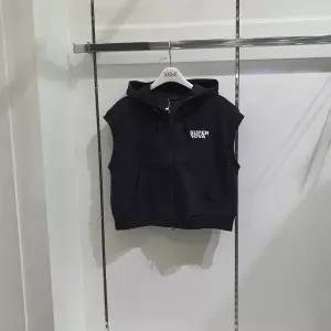 [소이]블록 크롭 후드 셋업 조끼 25M0785_KG