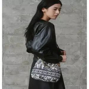 [NS홈쇼핑]헤지스핸드백 HIBA5F671N3 H 뜨왈 자카드 체인 호보 여성 숄더백S..