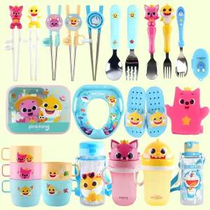 핑크퐁 아기상어 유아식기 스텐 식판 교정젓가락 스푼 포크 컵 빨대물통 도시락 욕실화 휴대용 변기커버 모음
