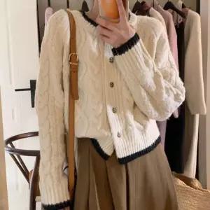 여성 도톰 꽈배기 짜임 라운드넥 니트 가디건 스웨터