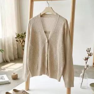 나나 데일리 봄 루즈핏 미시 브이넥 니트가디건 긴팔 린넨혼방 모임 여름 40대 여자