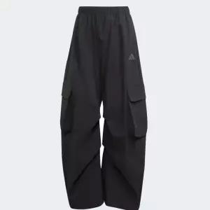 [롯데백화점]아디다스 오리지널스 시티 테크 파라슈트 카고 팬츠 JM8442