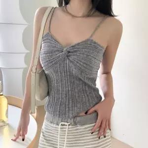 [다잇템] 여성 페미닌 트위스트 스웨터 SS 골지 슬림 민소매