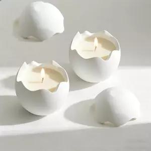 2개의 불규칙한 달걀 모양의 소이 왁스 캔들 뚜껑이 있는 수제 세라믹 껍질 200g 향기로운 아로마 테라피