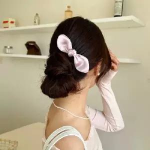 [쓰러담아] 새틴 리본 빗핀 헤어 고정 비녀 U자핀 빗살 안아픈 헤어핀 포인트 올림머리 머리 장식 뒤꽂이