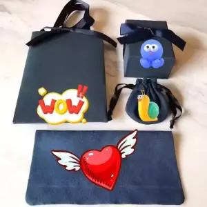 아름답게 포장된 보석 선물 상자는 친구와 가족에게 완벽합니다