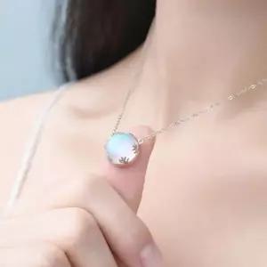 오로라 포레스트 장식 월광석 실버 목걸이