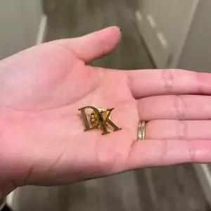 배지 브로치 패션 이니셜 굿즈 뺏지 스테인레스 스틸 배찌 뱃지 이름 셔츠 문자 남성용101996