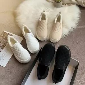[옷자락]여성 겨울 퀼팅 안감 슬립온 신발