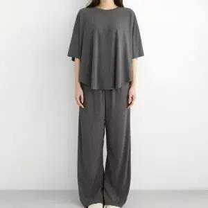 [샵앤] 국산 여성 루즈핏 라운드 골지 반팔티 바지 셋업 AMI-WSET-5220