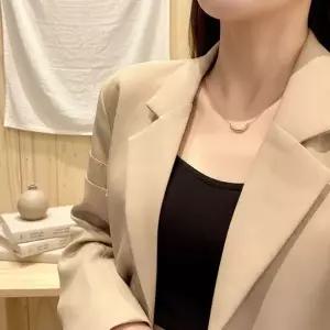 [하프클럽/]여성 데일리 세련된 포인트 골드 목걸이