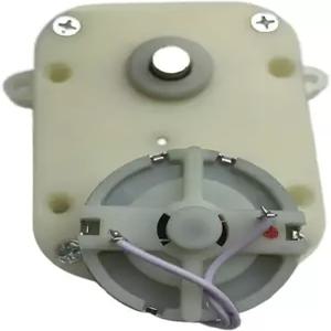 시계 와인더용 컴팩트 화이트 모터로 컬렉션에 스타일리시함을 더합니다