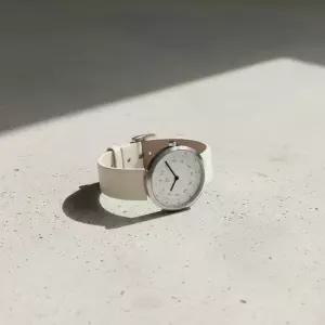 메이븐워치스 ARTISAN 아티산 여자 여성 손목시계 드리즐 오프화이트 2가지 사이즈