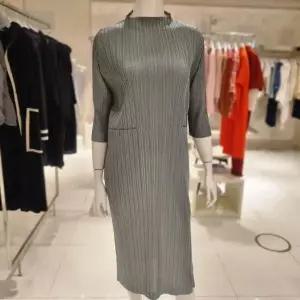 YK03WNPOP03_사이드지퍼 삼각소매 원피스