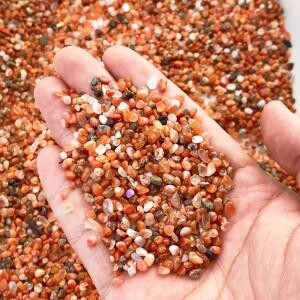 무작위 50g100g 고품질 Carnelian 칩 장식 천연 크리스탈 원시 돌, 생일 선물, 장면