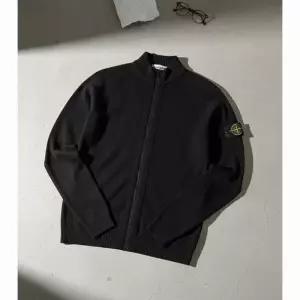 스톤아일랜드 오가닉 코튼 지퍼 집업 가디건 5100061 V0020