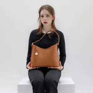 세인트스코트 마티네 커브드 숄더백 PBR679 브라운