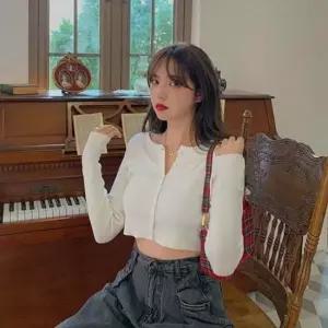 가디건 데일리코디 크롭 라운드넥 슬림핏 니트크롭티