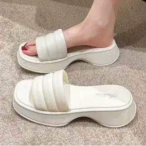 여성 가볍고 편안한 캐쥬얼 느낌 데일리 통굽 슬리퍼 여자슬리퍼 털슬리퍼 실내슬리퍼