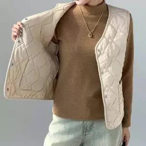 여성 브이넥 바디핏라인 겨울 세미기모 경량 패딩조끼