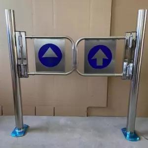 수동 스윙게이트 더블형 스틸 바리게이트 회전출입구