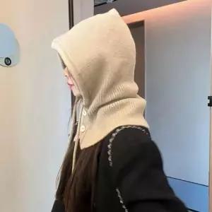 여성 주말 겨울 외출 패션 후드 니트 단추 넥워머 목토시 골프넥 방한 용품 겨울넥