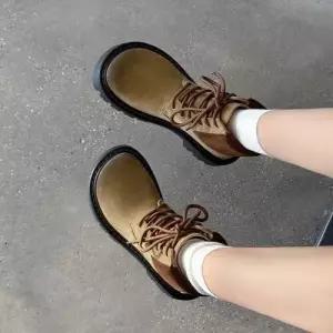 라운드 스트랩 통굽 커플 워커힐 여성패션 워커 소가죽 에나멜 키높이 대황부츠 앵클부츠 DL5