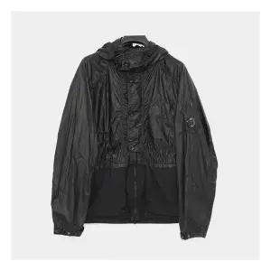 CP컴퍼니 타일론 믹스드 후드 남성 자켓 18CMOW216A 005783M 999