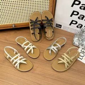 여사친 하계 시원하고 슈즈 아웃도어 코디하기 패션 아쿠아슈즈 모래사장이 좋은 로마 CH5