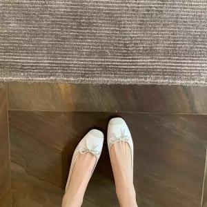 EAMT 여성 구두 실버 가죽 진피 단화 힐 가보시 미들 버전~프렌치 리얼 스퀘어 베이스의 하이힐 YJ5