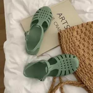 스트랩샌들 여름샌들 여성샌들 3컬러 아쿠아젤리샌들 여성샌들 여성여름신발