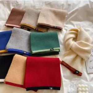 스몰 라벨 포인트 머플러 니트 목도리 심플 디자인 여자목도리 여성머플러 겨울머플러