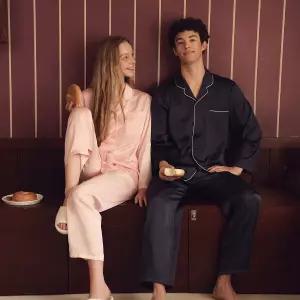 솔브 실크감촉의 매끈하고 구김이 없는 커플 파자마