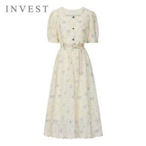 [인베스트] 스퀘어 넥 플라워 벨티드 원피스_IN5M1OP3661