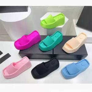 여성 여름 휴양지 여자 샌들 럭셔리 브랜드 디자인 플랫폼 슬리퍼 스퀘어 토 새틴 비치 여성용 섹시한 하이