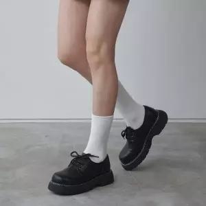 [솔트앤초콜릿] (흑 5.6 예약배송) [정소민 착용] 라운드 토 스티치 레이스업 로퍼 412215009 (4.5cm)