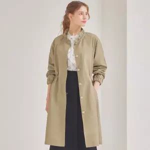 [롯데백화점]매긴 셔링넥 스트링 트렌치코트_PBMF5S1CT1050