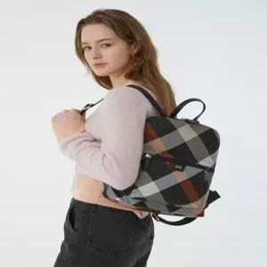 닥스 액세서리 여성 24FW [스테디셀러] 블랙 체크 가죽 백팩 WCBA4F682BK