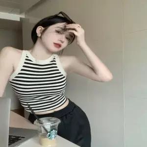 [하프클럽/]홀터넥 스트라이프 크롭탑민소매티