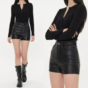[하프클럽/셀러허브_여성트랜드패션]글로시 레더 하이웨스트 스판 숏팬츠