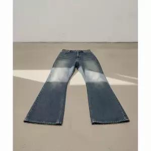 테마 THEMA 볼드 플레어 진 여성 부츠컷 청바지 나팔바지 클래식 블루